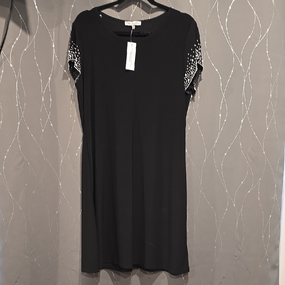 Annalee + Hope Black Sheath Mini Dress with Crew Neck
